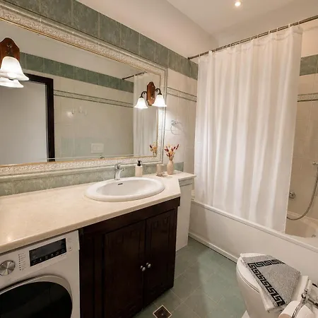 Luna Luxury House אסגורו